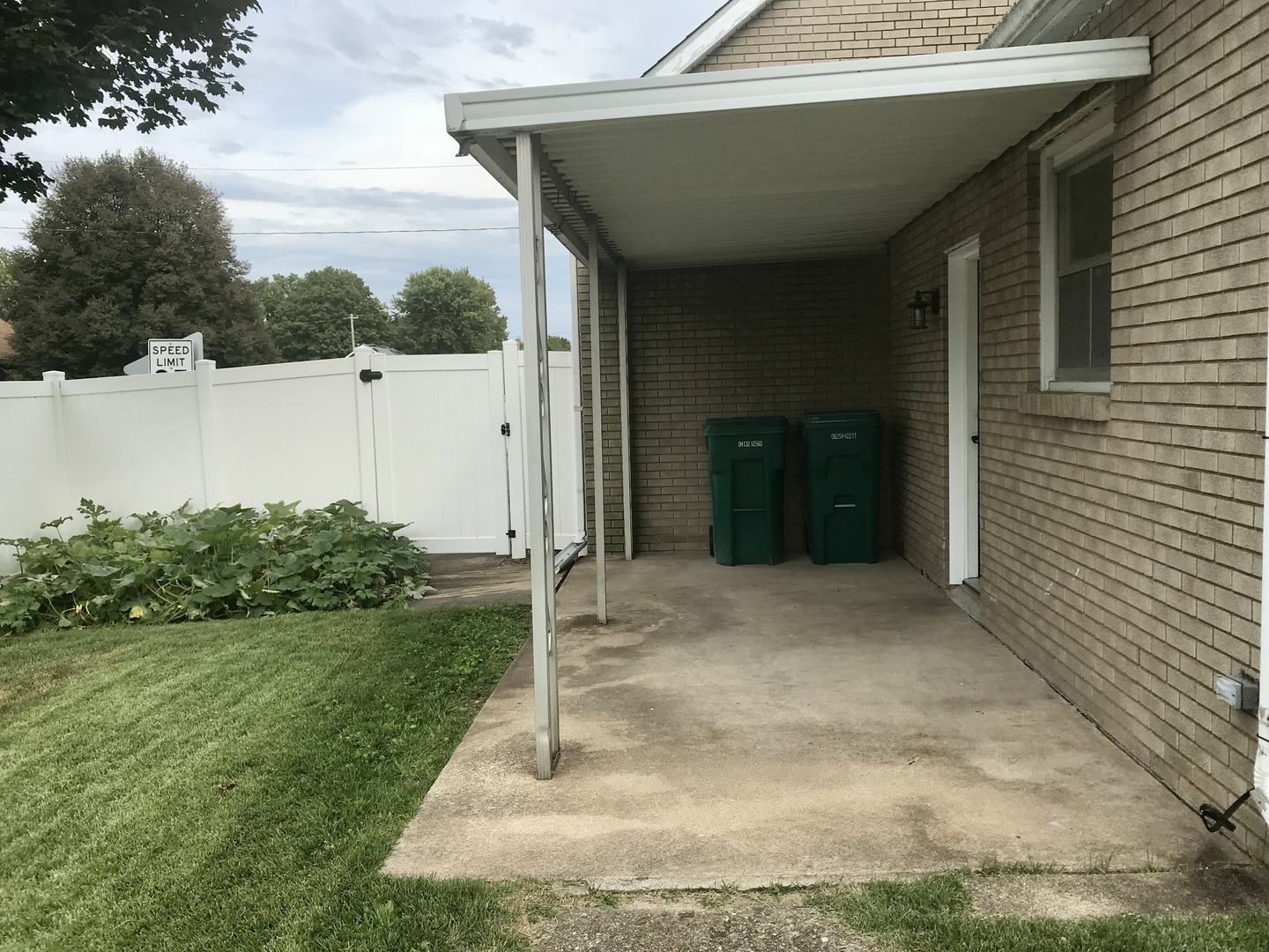 401 Oak Street Property Photo 27
