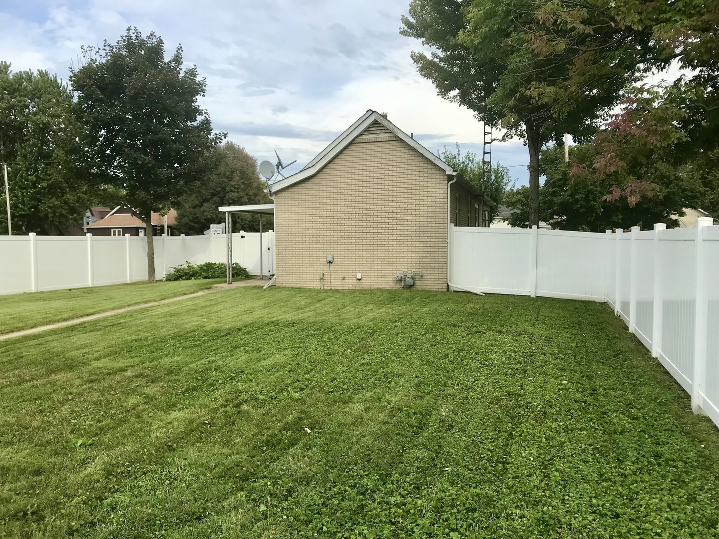 401 Oak Street Property Photo 28
