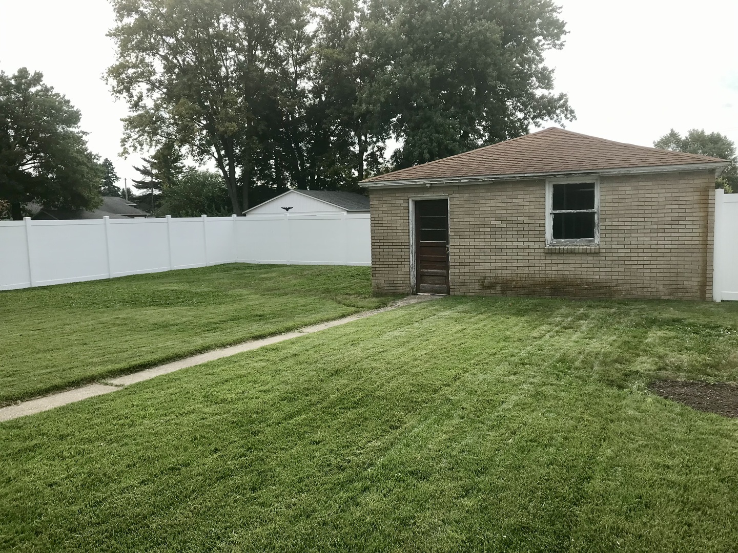 401 Oak Street Property Photo 29