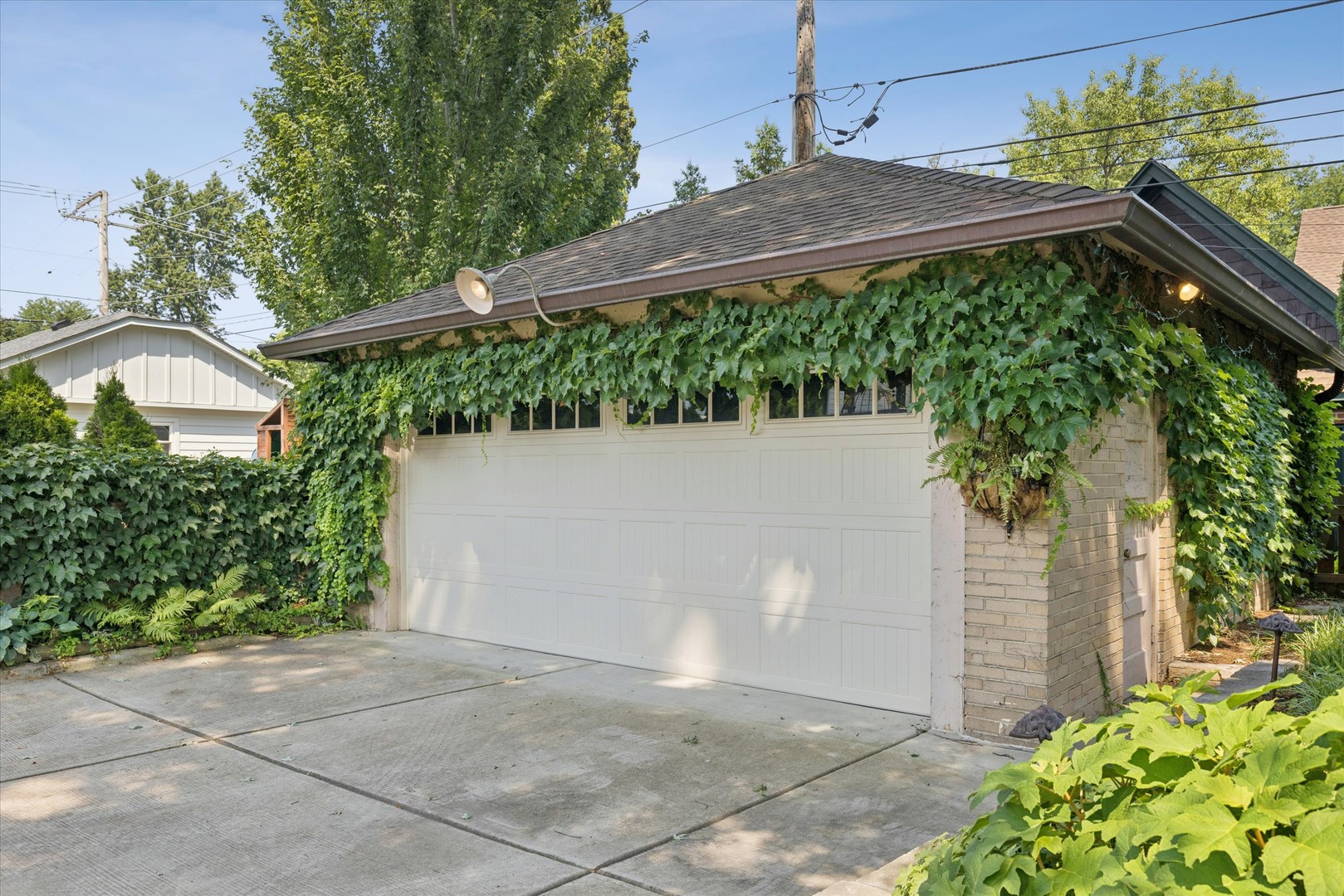 411 N Belmont Avenue Property Photo 45