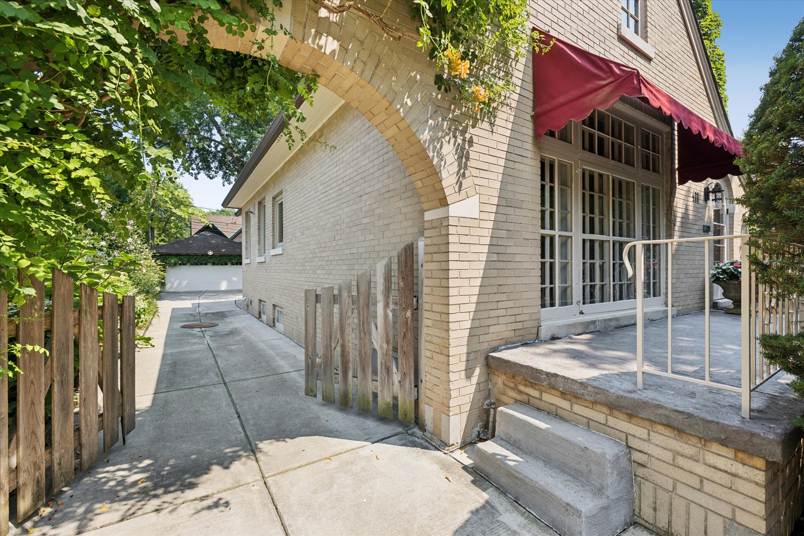 411 N Belmont Avenue Property Photo 46