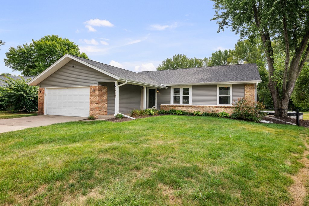 1503 W 46th Place Property Photo 2