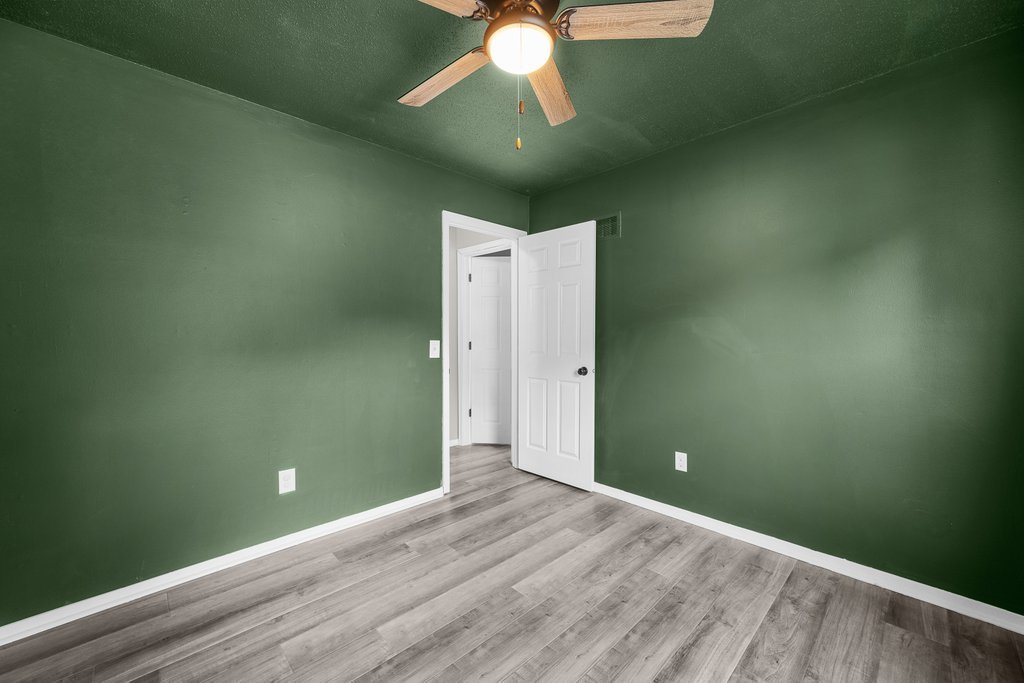 1503 W 46th Place Property Photo 21