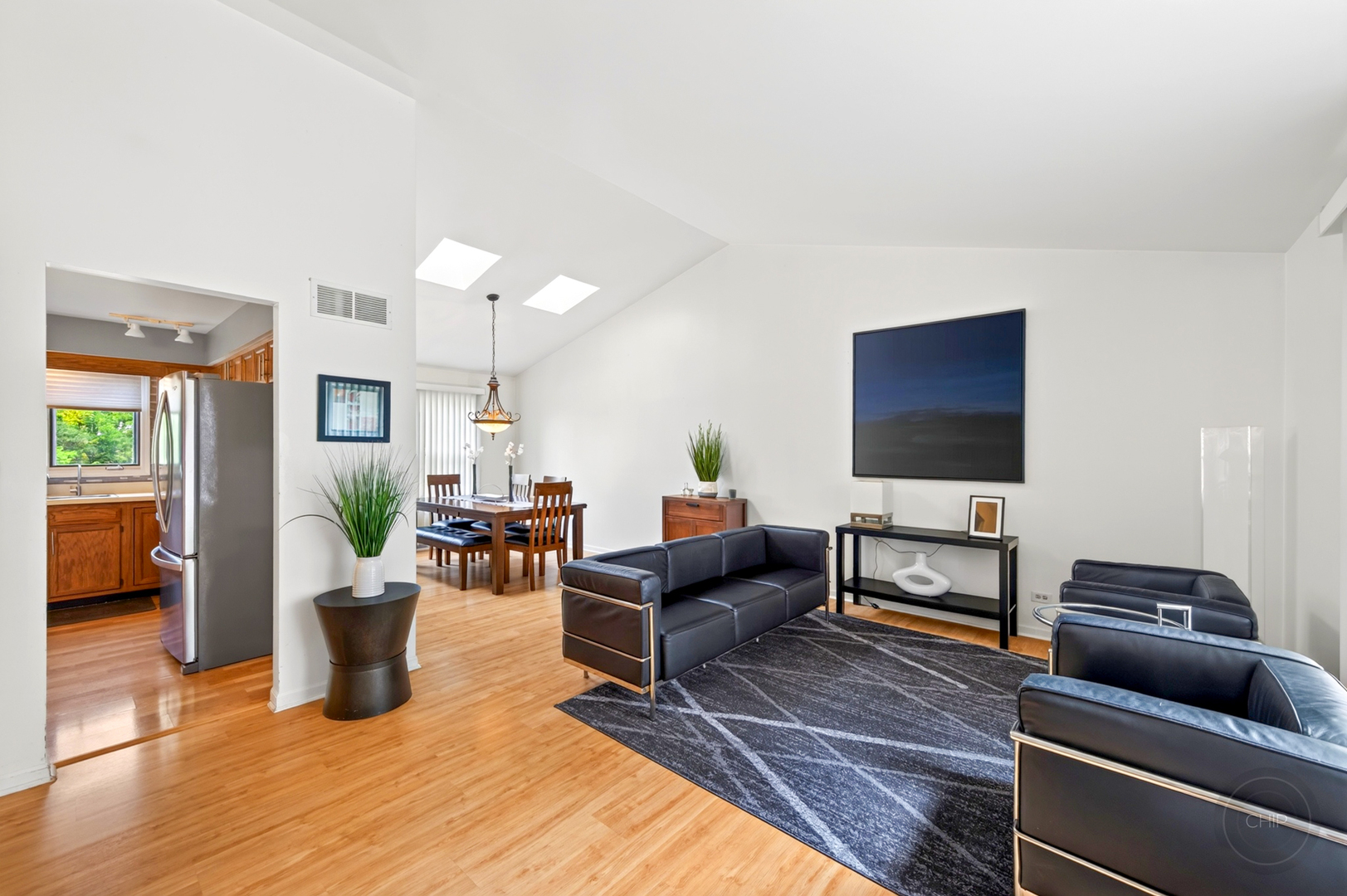 585 Beaconsfield Avenue Property Photo 3