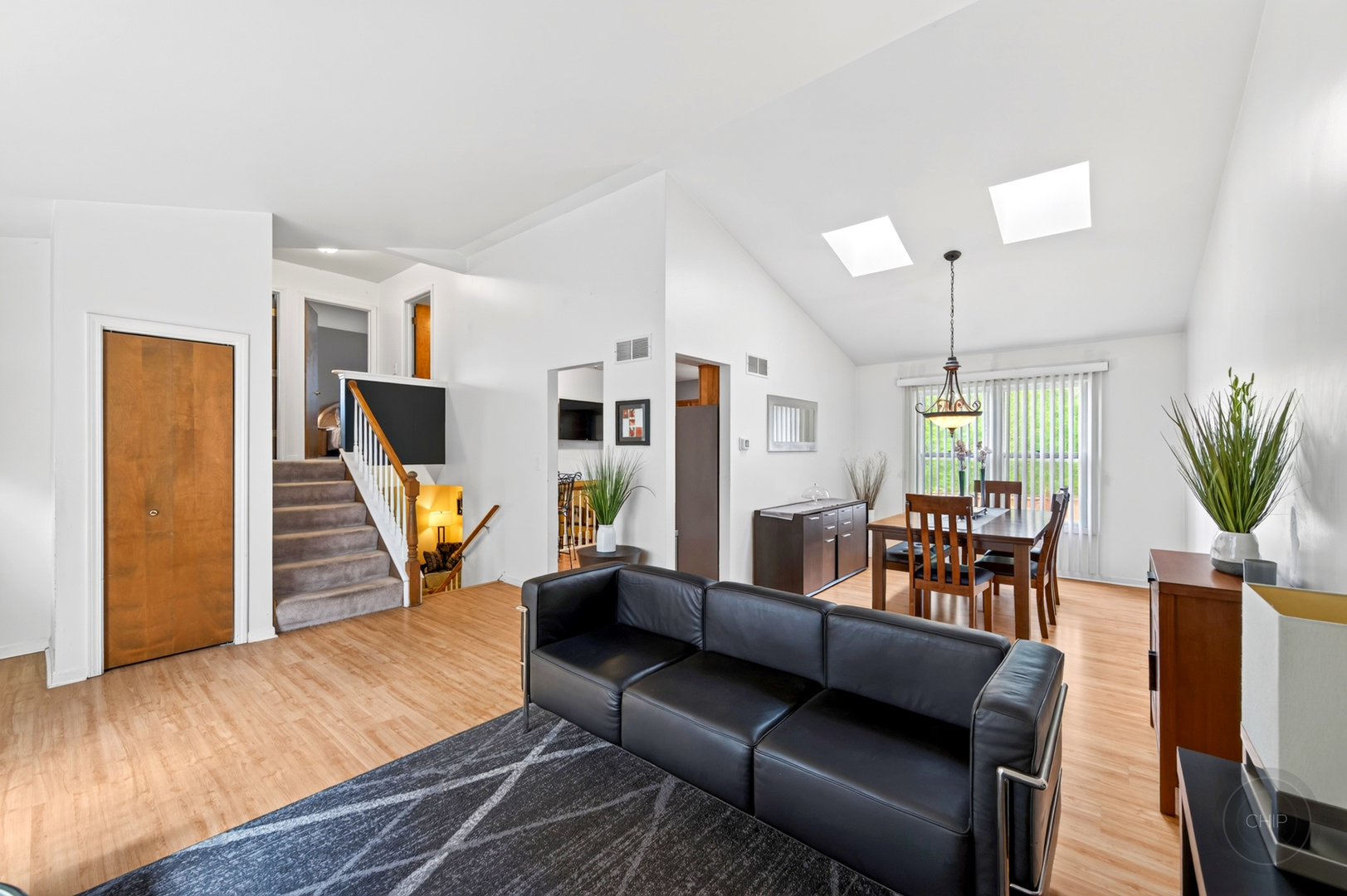 585 Beaconsfield Avenue Property Photo 4