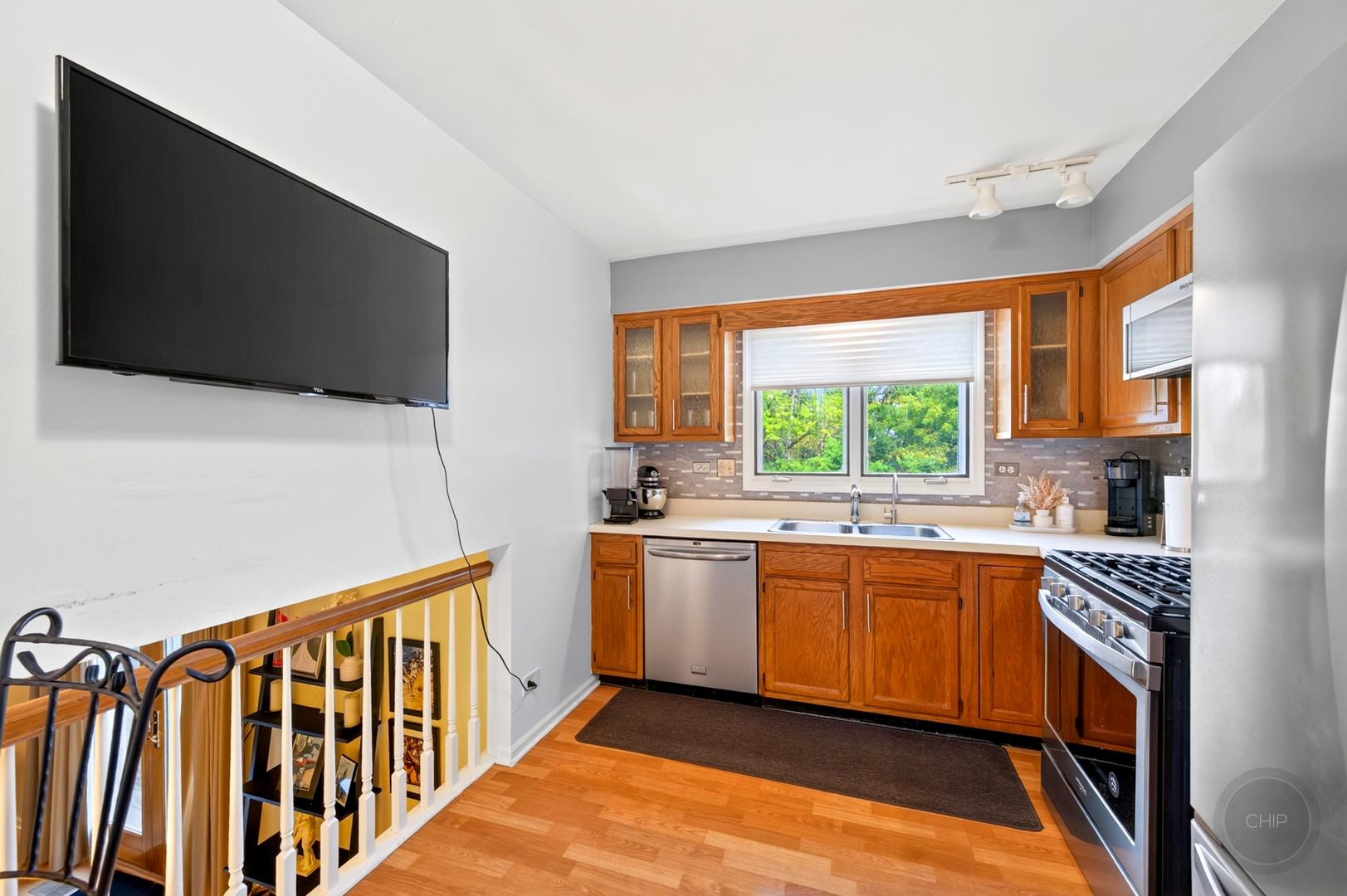 585 Beaconsfield Avenue Property Photo 7