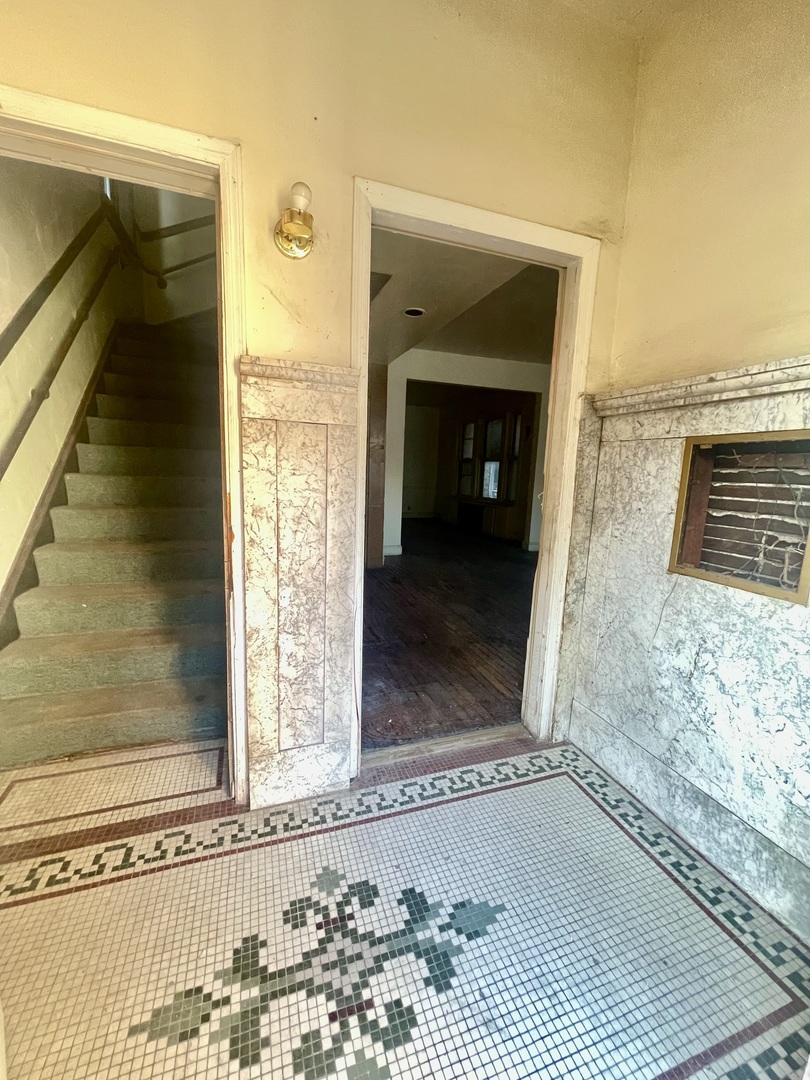 4936 W Washington Boulevard Property Photo 3
