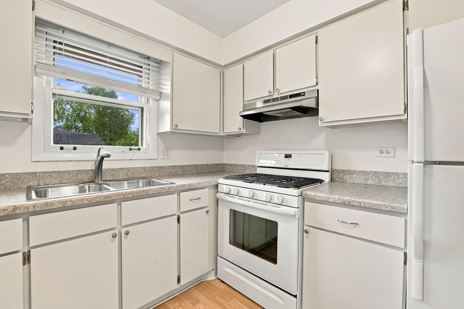 714 E 194th Street Property Photo 10