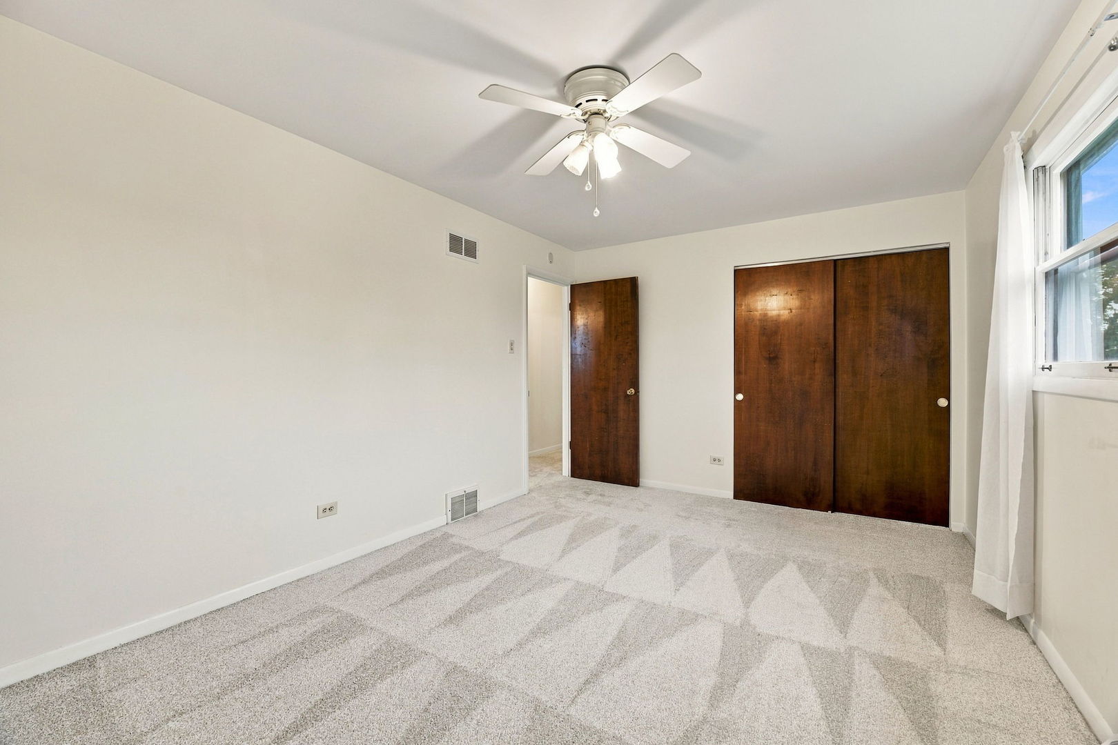 714 E 194th Street Property Photo 14