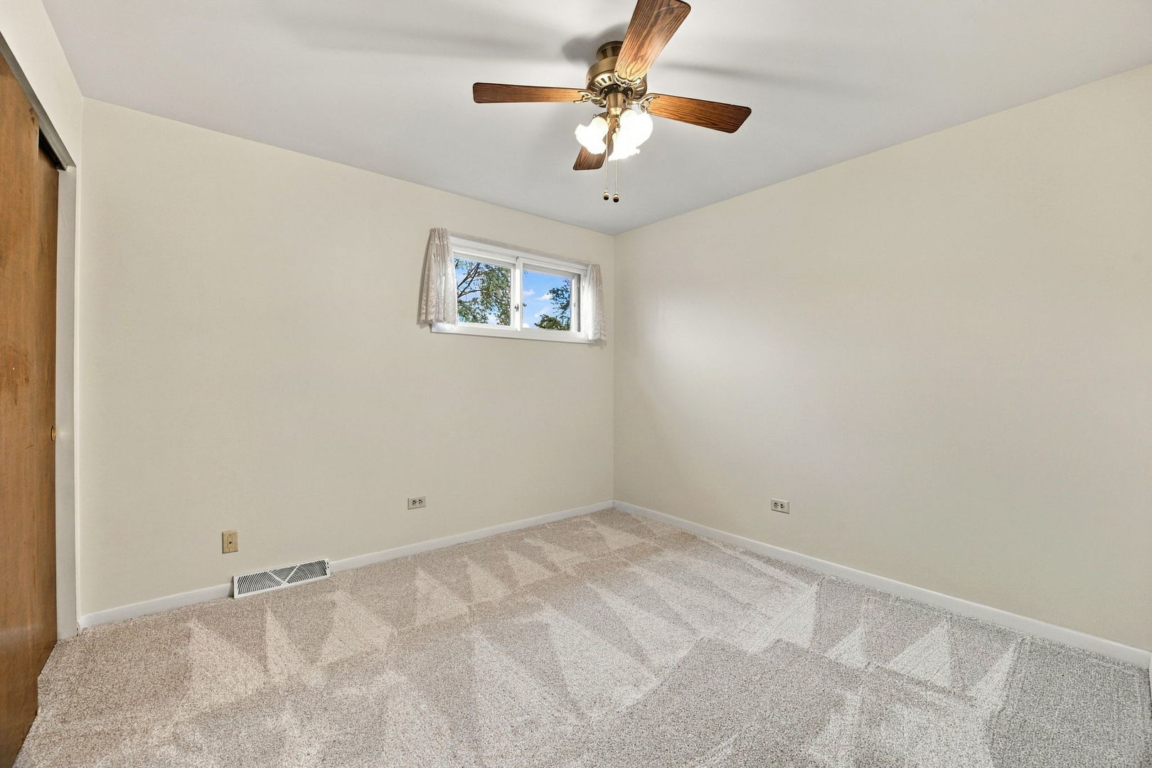 714 E 194th Street Property Photo 16