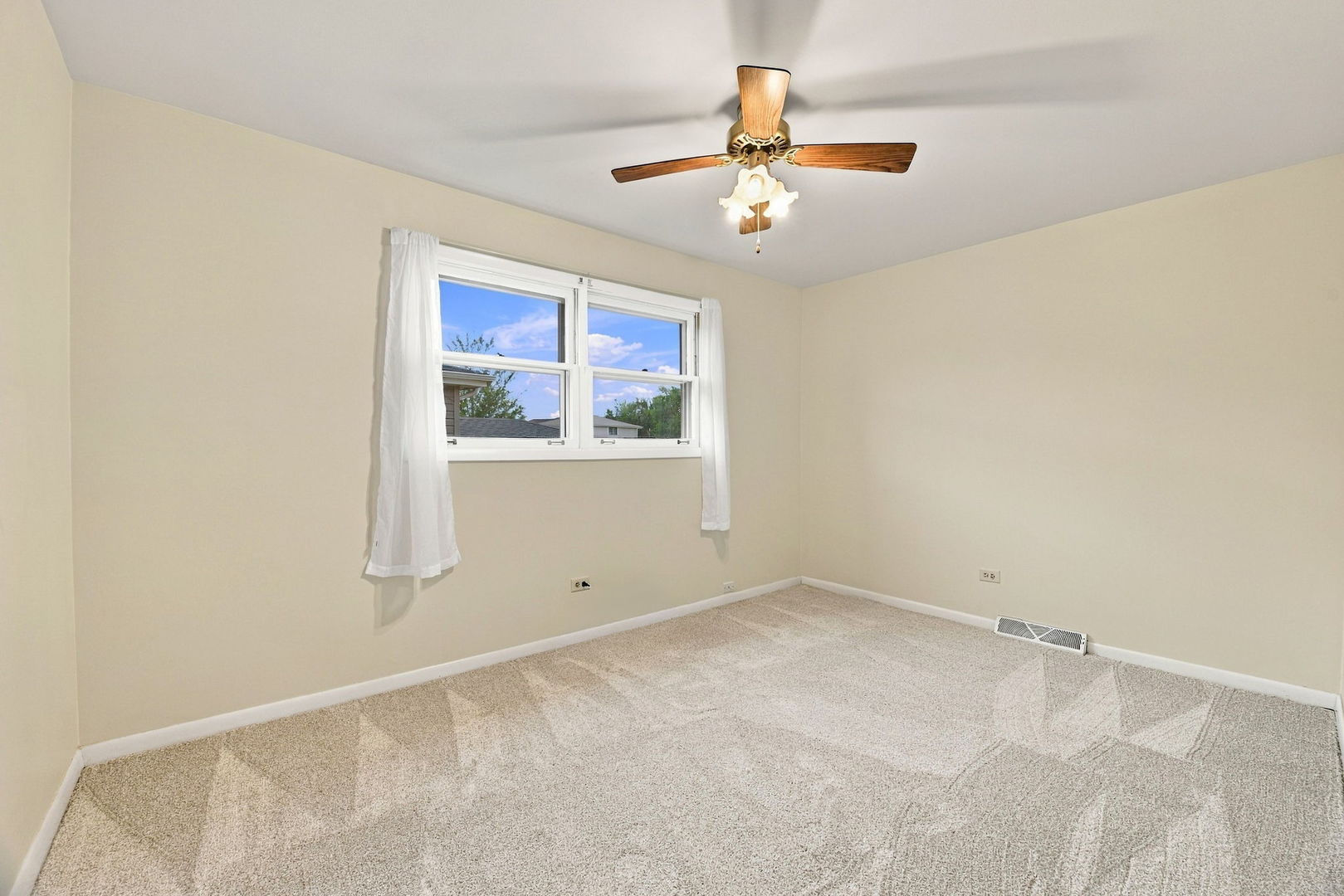714 E 194th Street Property Photo 17