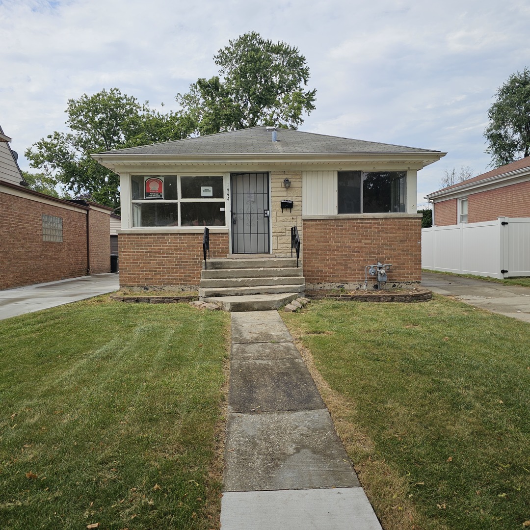 1444 Morris Avenue Property Photo 1