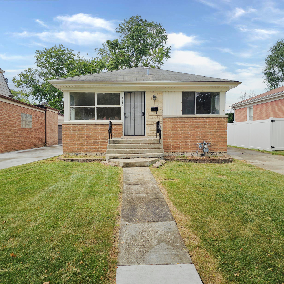 1444 Morris Avenue Property Photo 2
