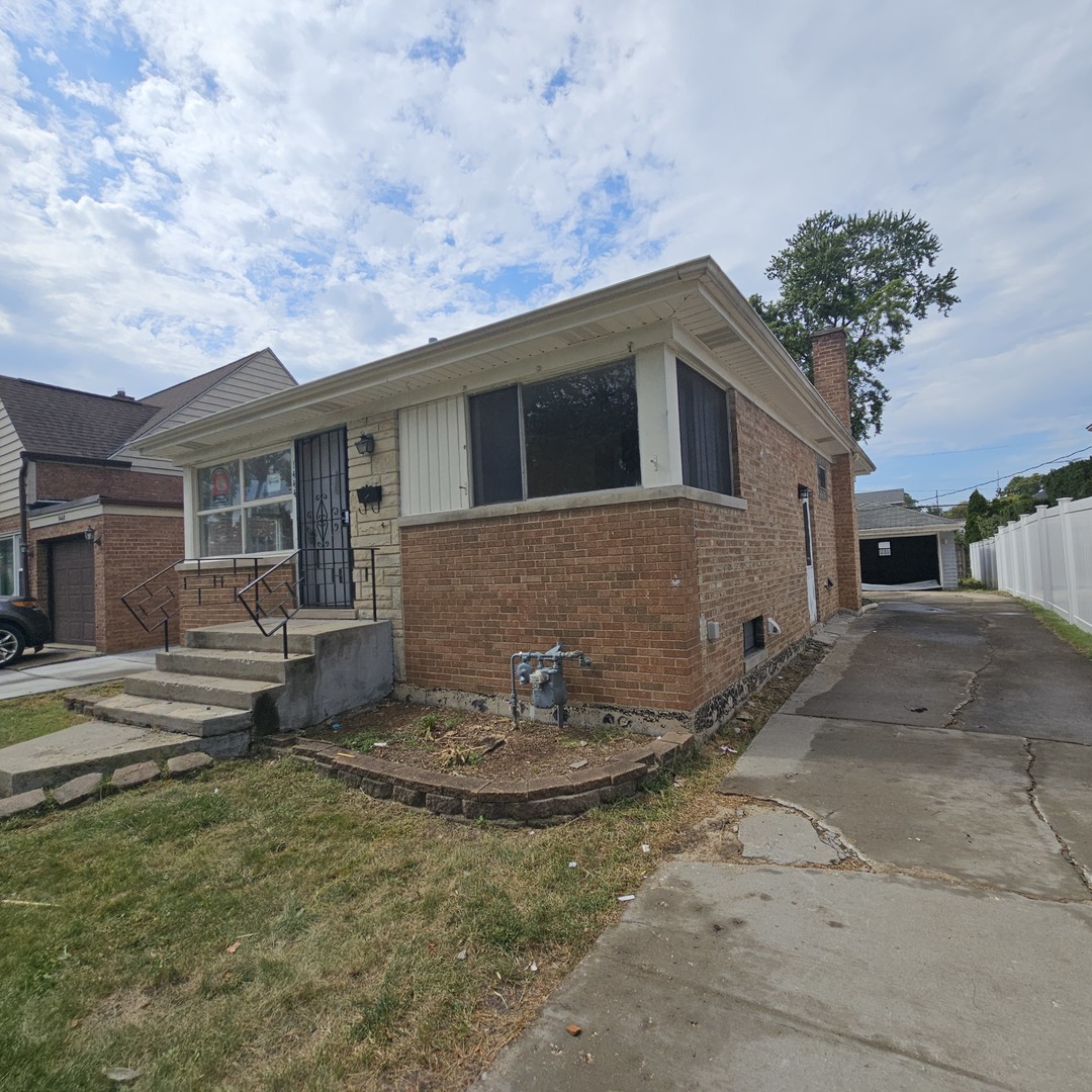 1444 Morris Avenue Property Photo 3