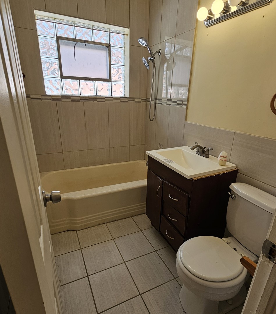 1444 Morris Avenue Property Photo 9