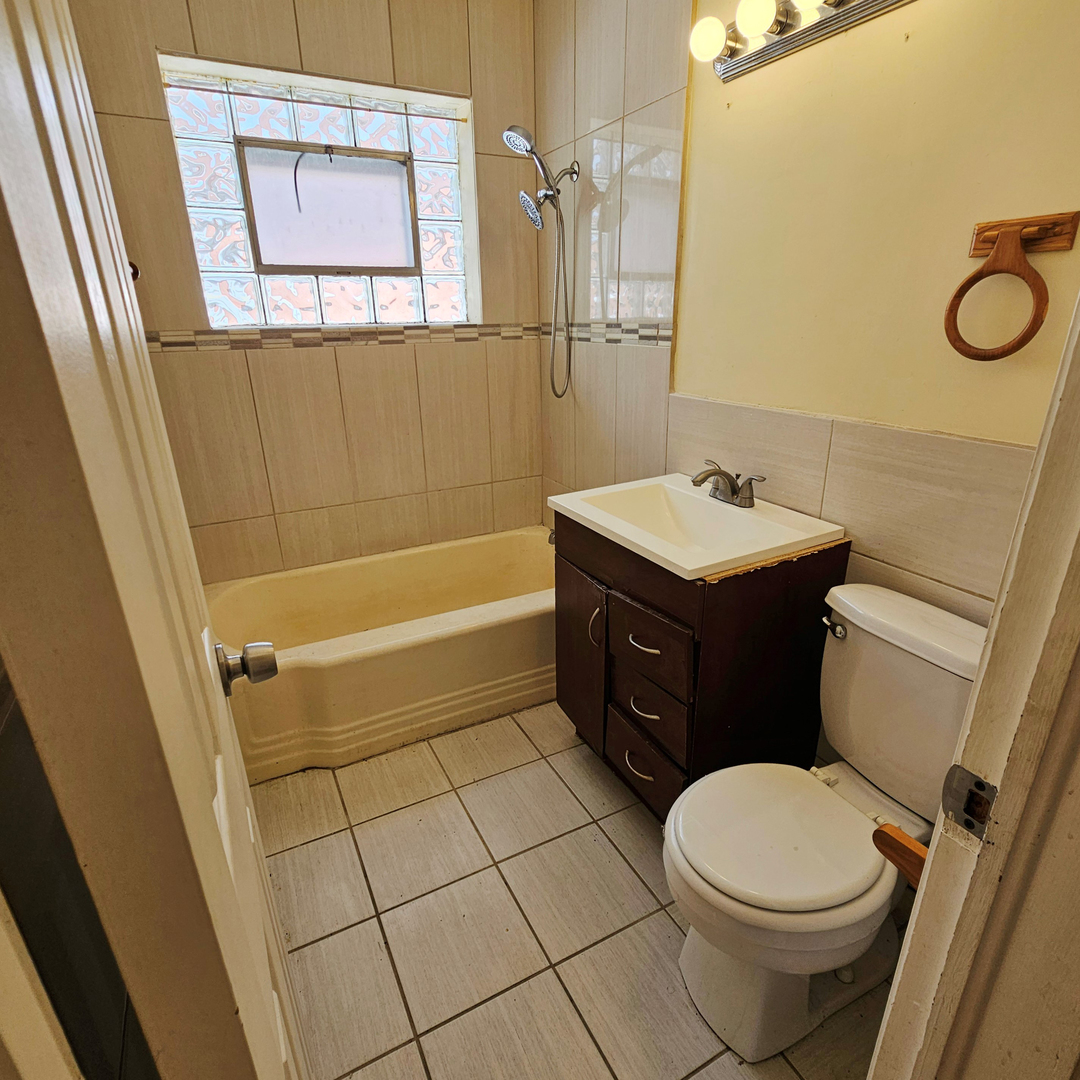 1444 Morris Avenue Property Photo 9
