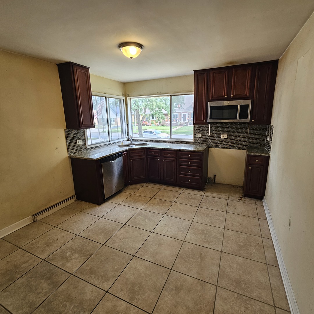 1444 Morris Avenue Property Photo 10