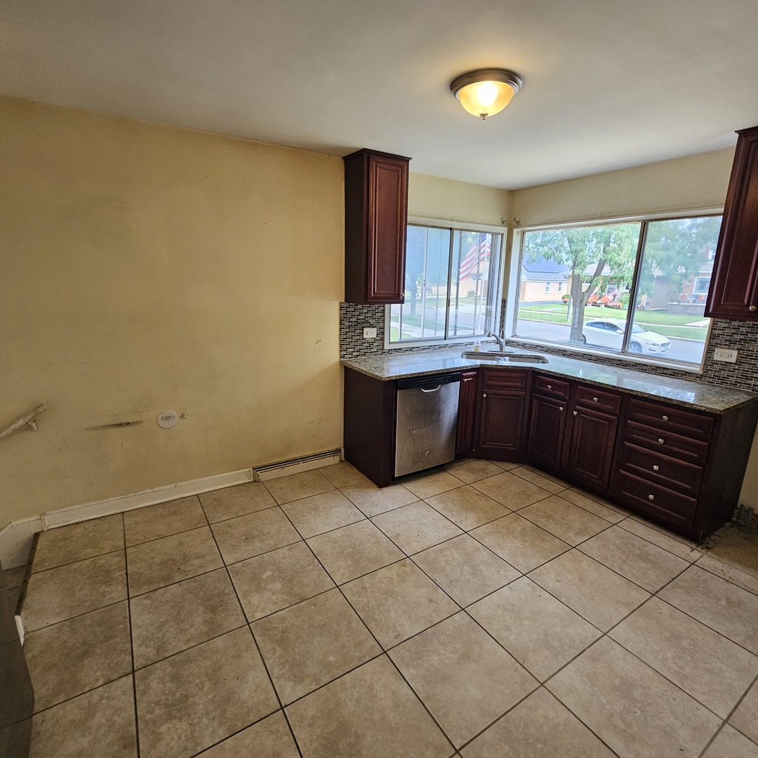 1444 Morris Avenue Property Photo 11