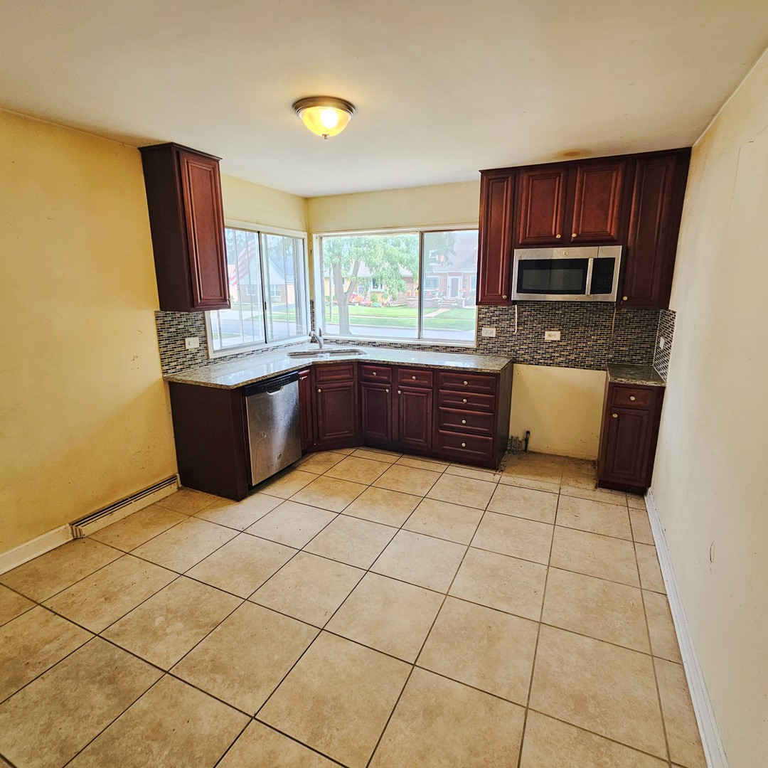 1444 Morris Avenue Property Photo 11