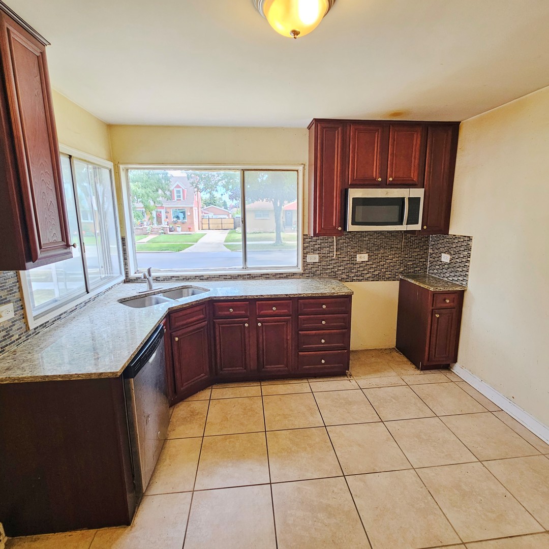 1444 Morris Avenue Property Photo 12
