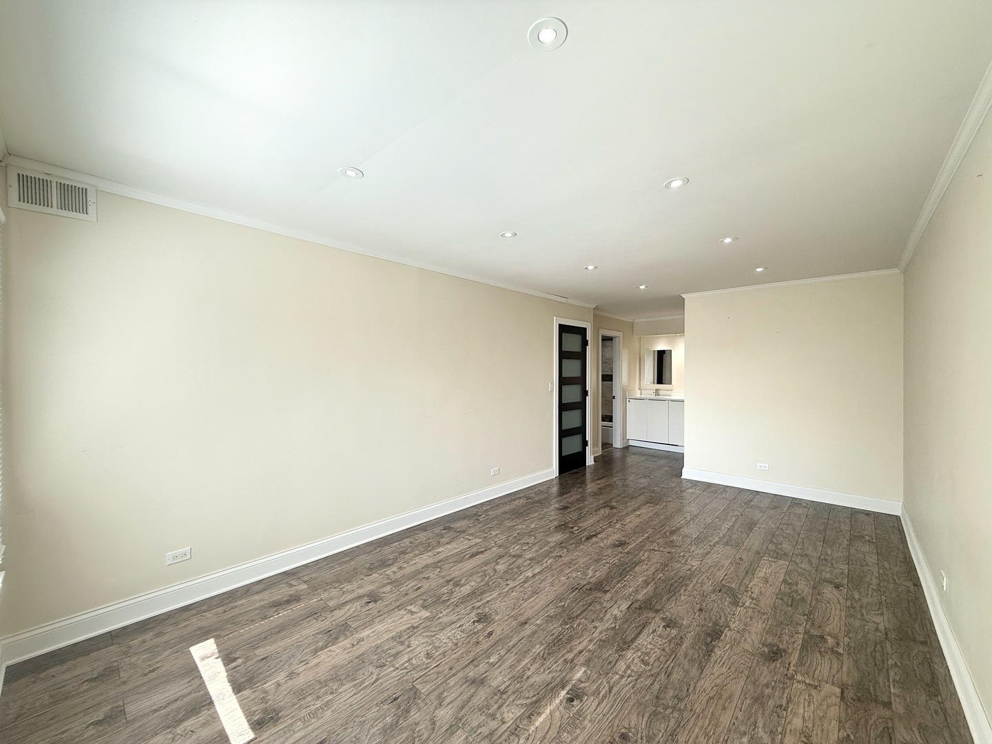 502 W Huntington Commons Road 438 Property Photo 12