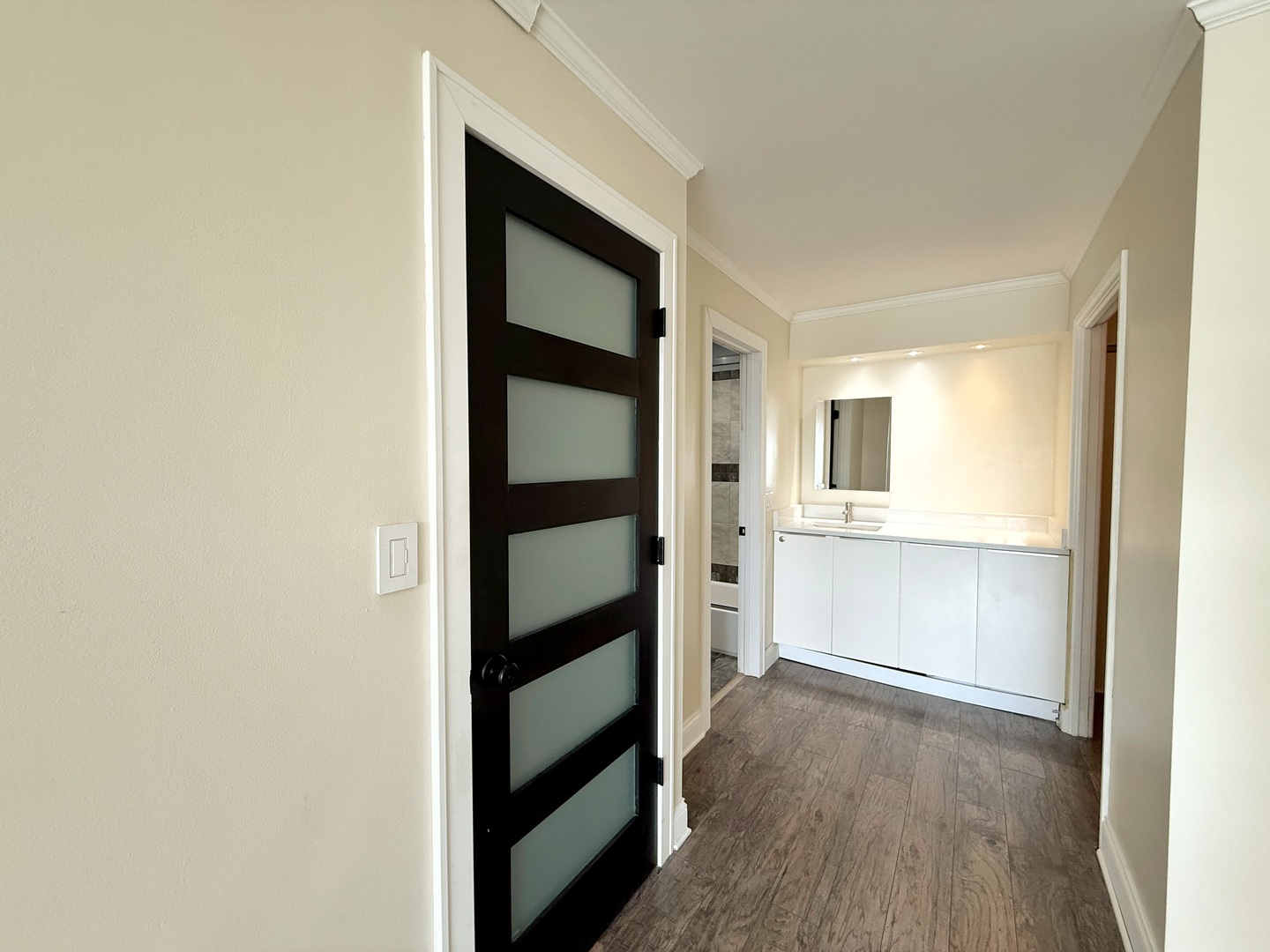 502 W Huntington Commons Road 438 Property Photo 17