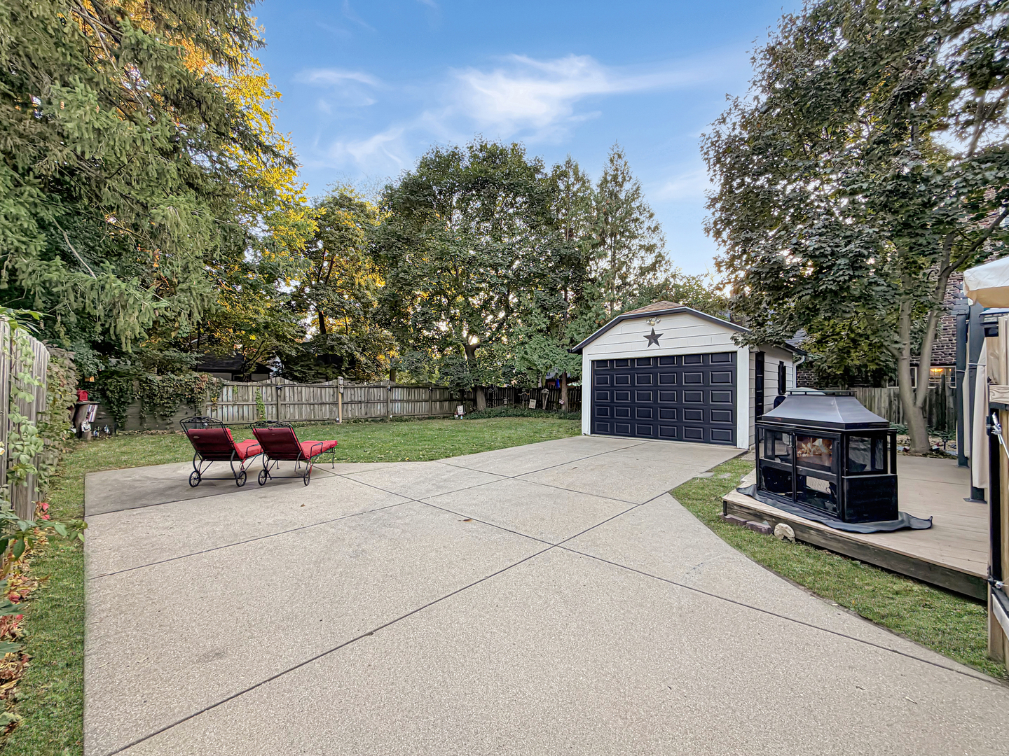 1569 W Stephenson Street Property Photo 4