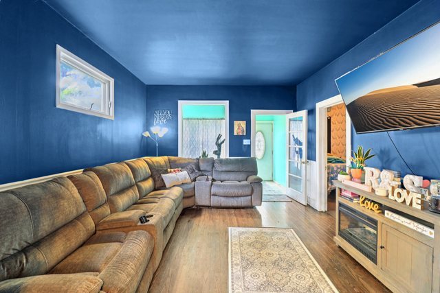 617 Hirsch Avenue Property Photo 3