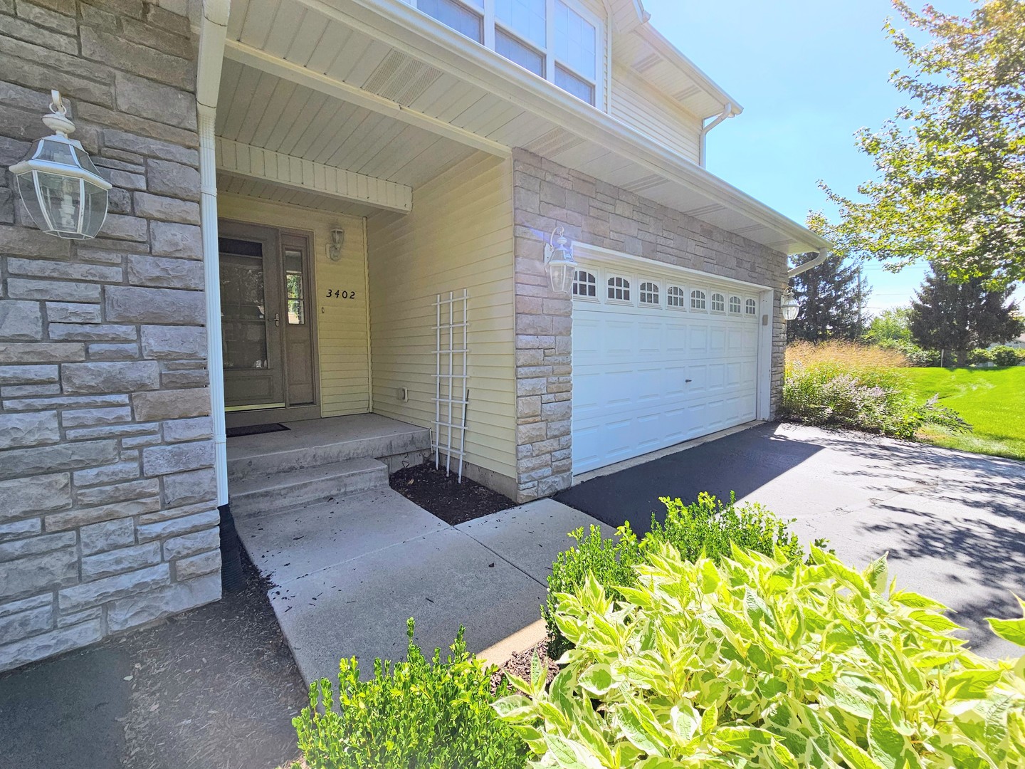 3402 N Bell School Road Property Photo 2