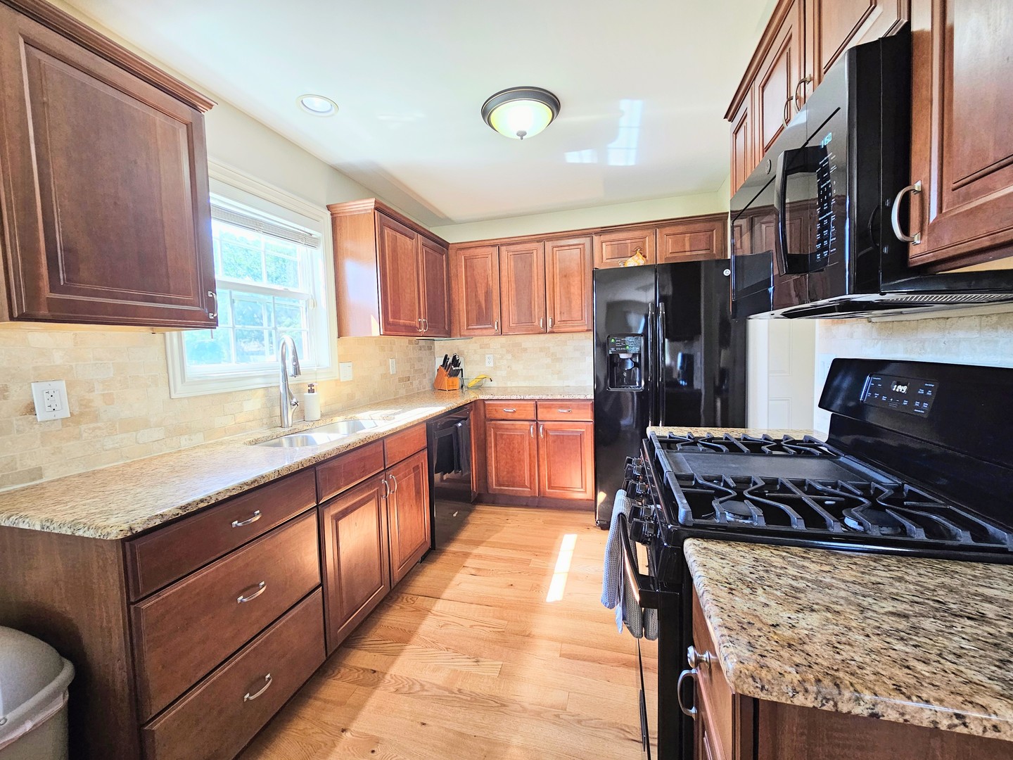 3402 N Bell School Road Property Photo 12
