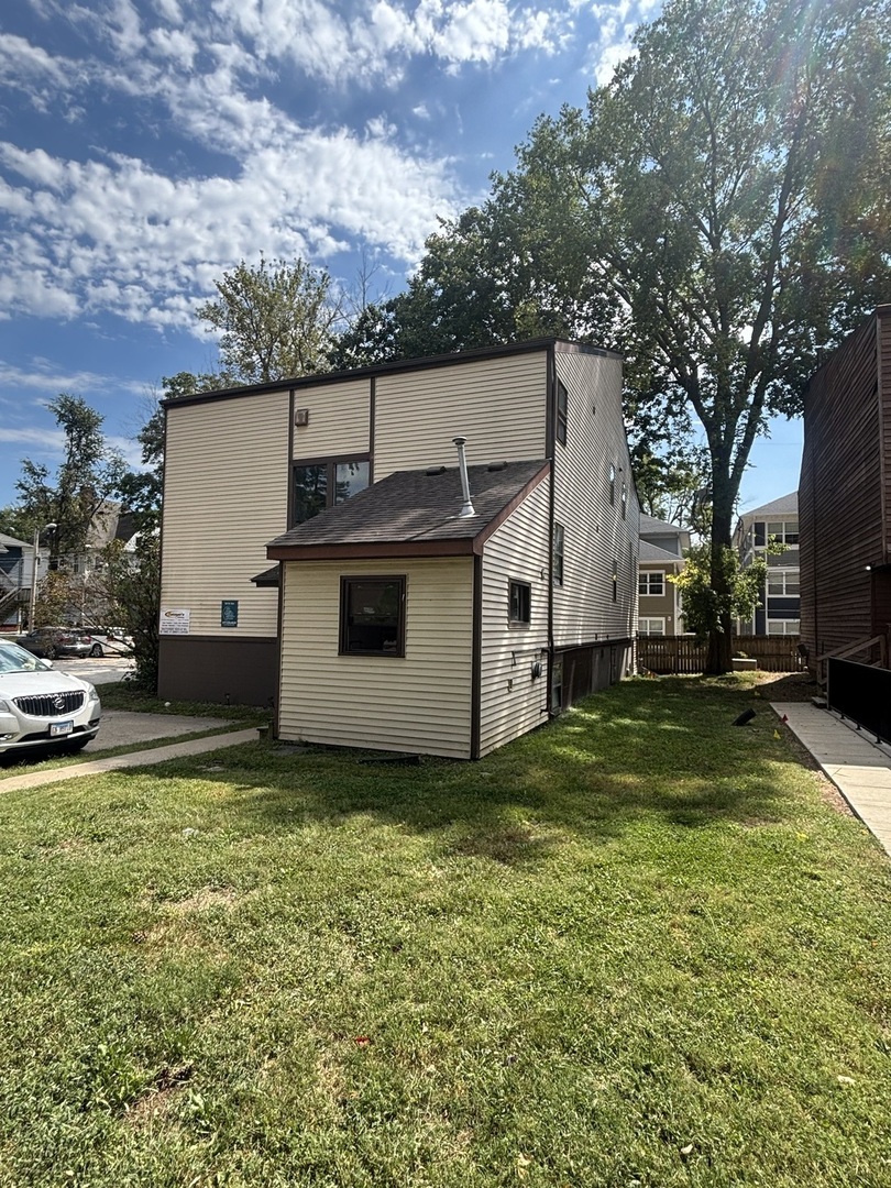 707 W Elm Street Property Photo 4