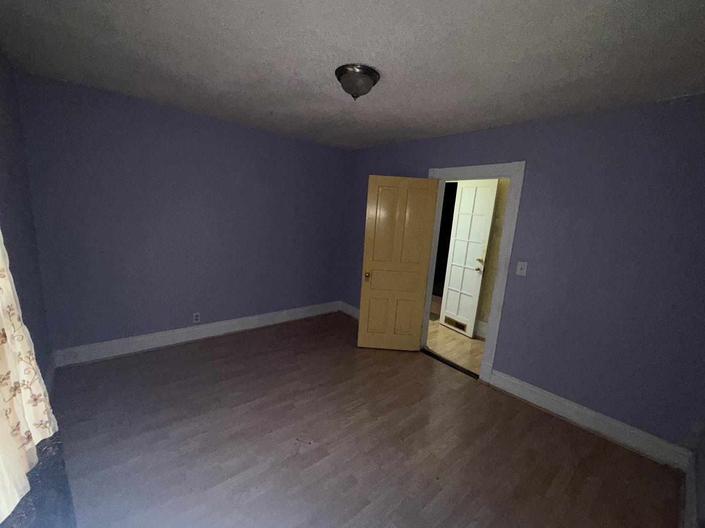 2527 Oak Street Property Photo 3