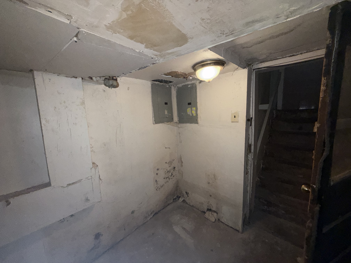 2527 Oak Street Property Photo 12