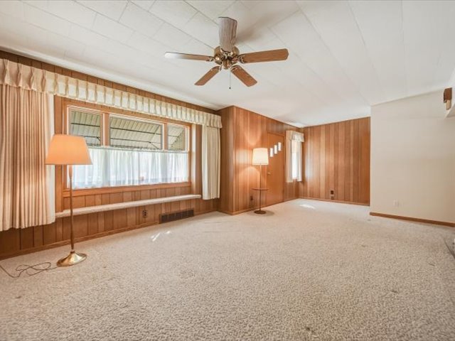 405 E 3rd Street Property Photo 4