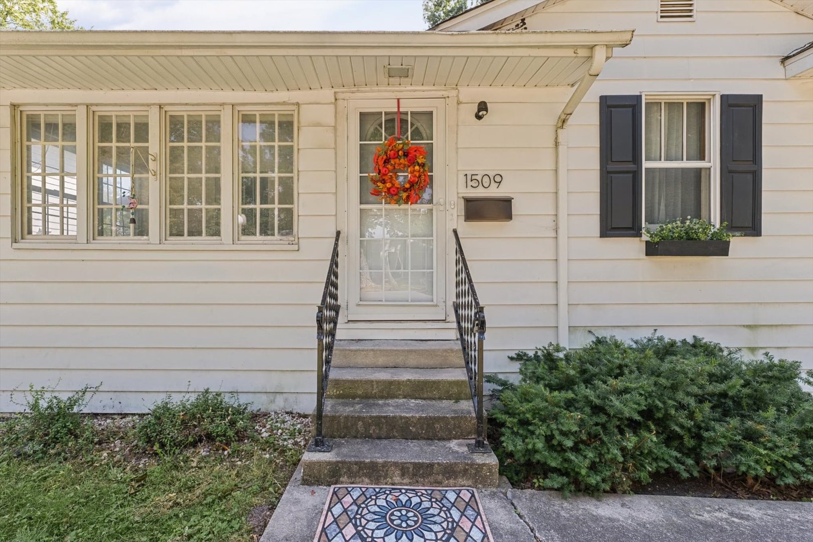 1509 W Clark Street Property Photo 4