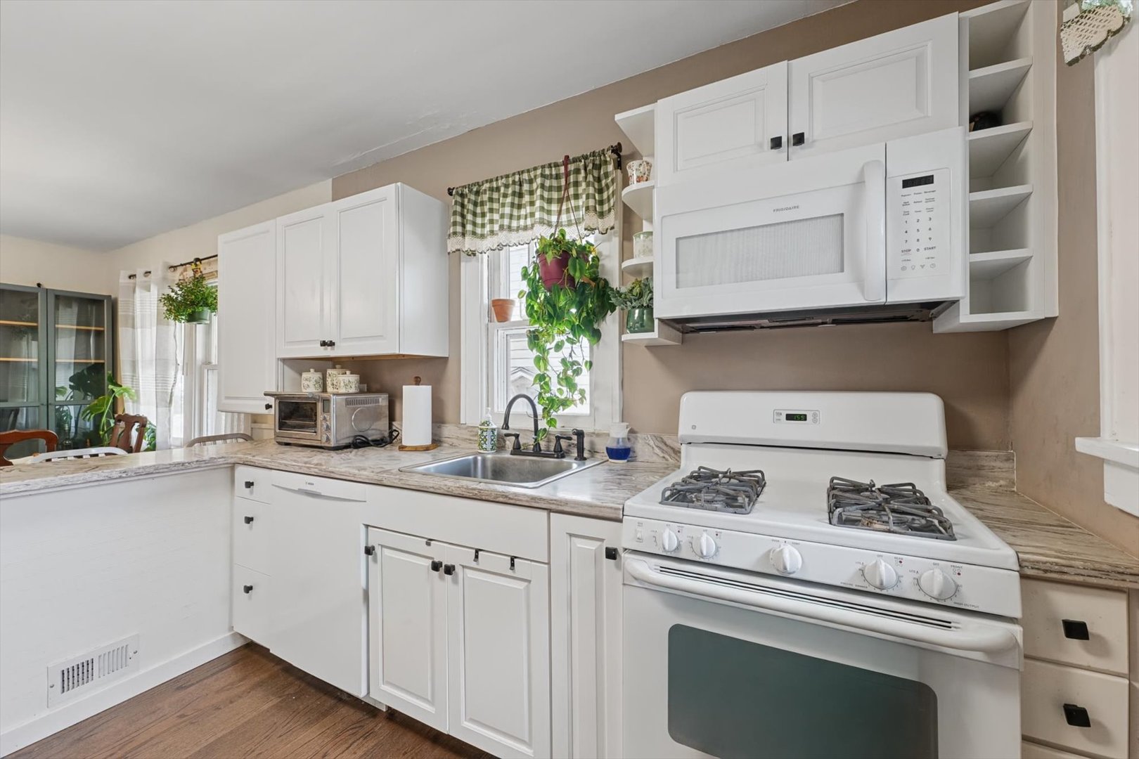 1509 W Clark Street Property Photo 13