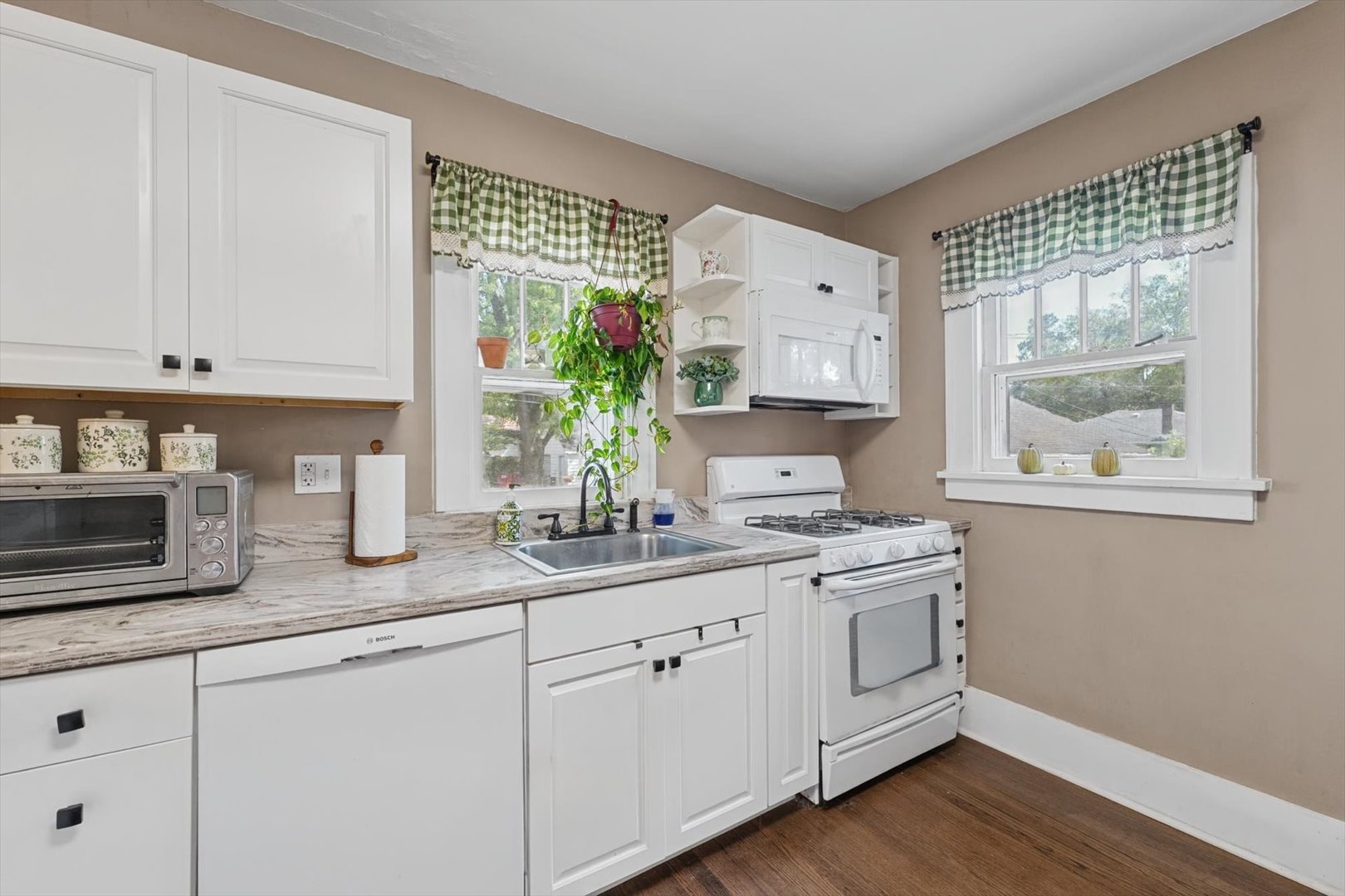 1509 W Clark Street Property Photo 16
