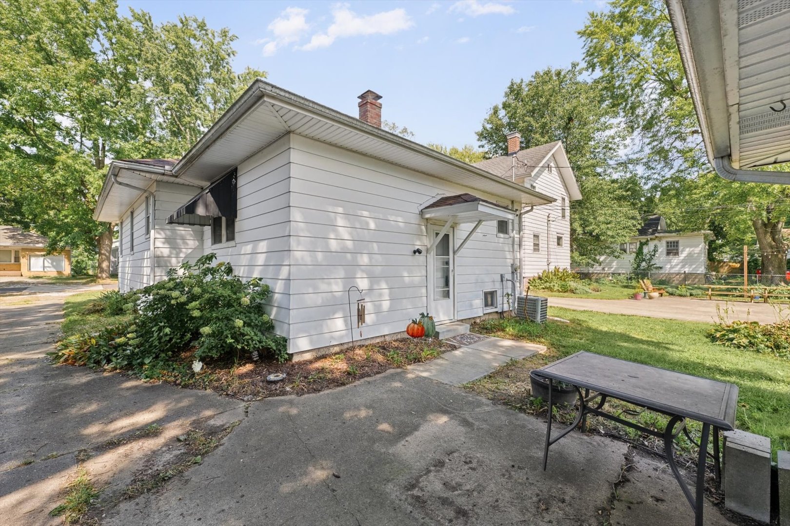 1509 W Clark Street Property Photo 26