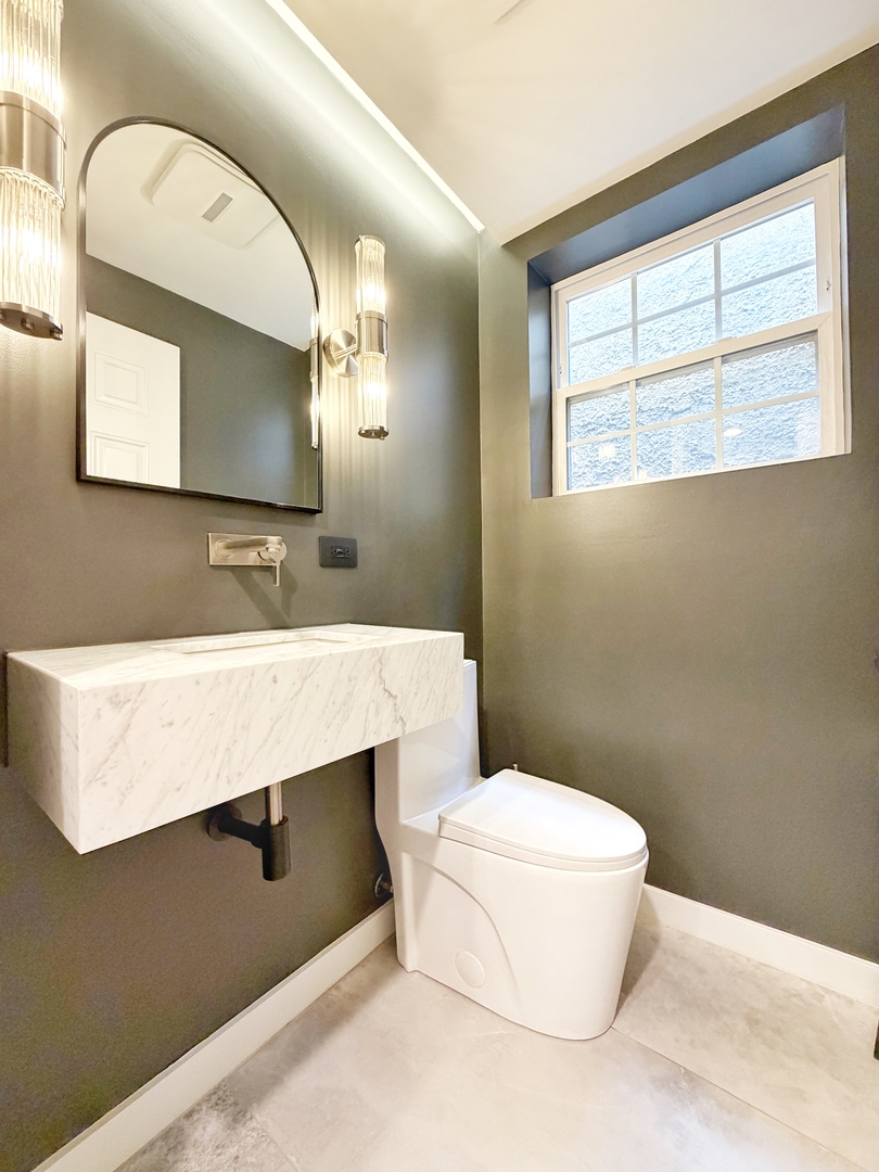 2427 W Grenshaw Street 2 Property Photo 25