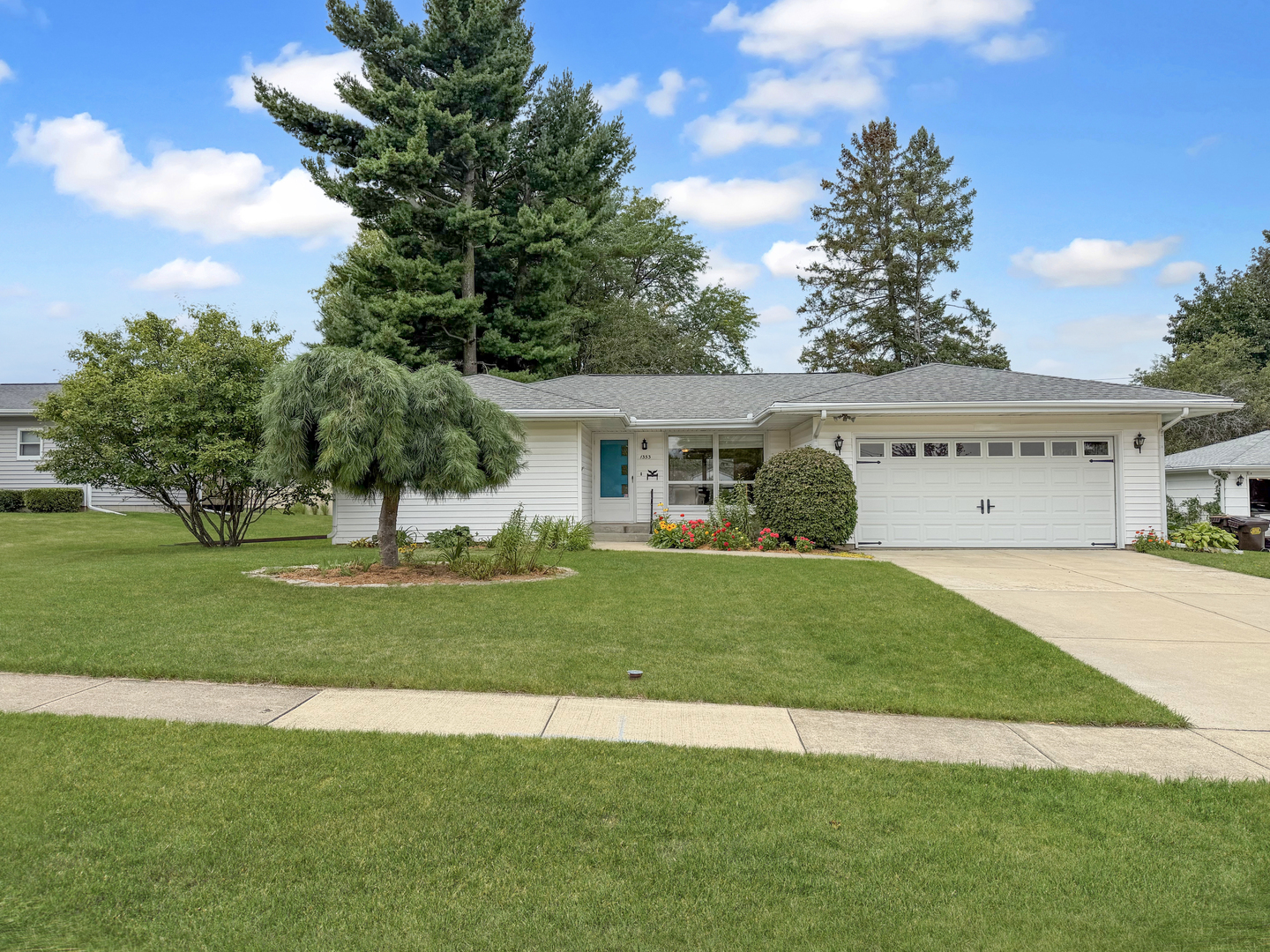 1353 Empire Court Property Photo 1