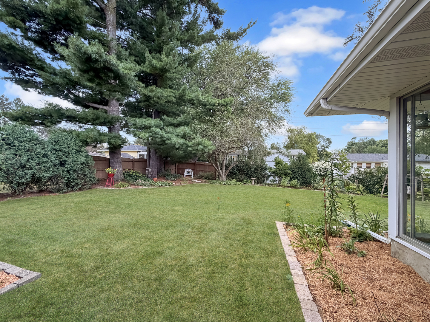 1353 Empire Court Property Photo 3