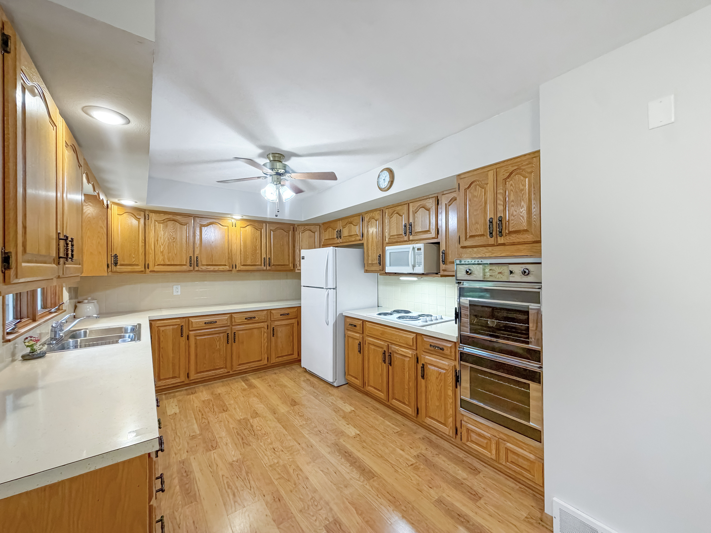 1353 Empire Court Property Photo 15