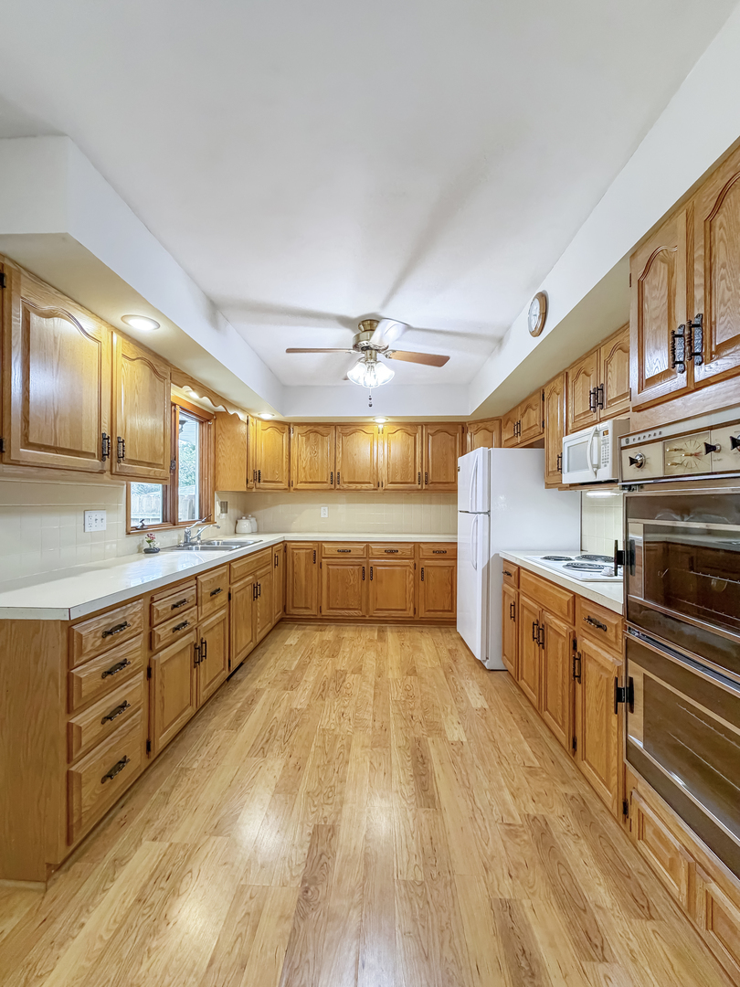 1353 Empire Court Property Photo 16