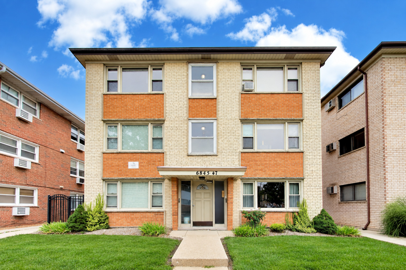 6845 N Northwest Highway 1e Property Photo 1