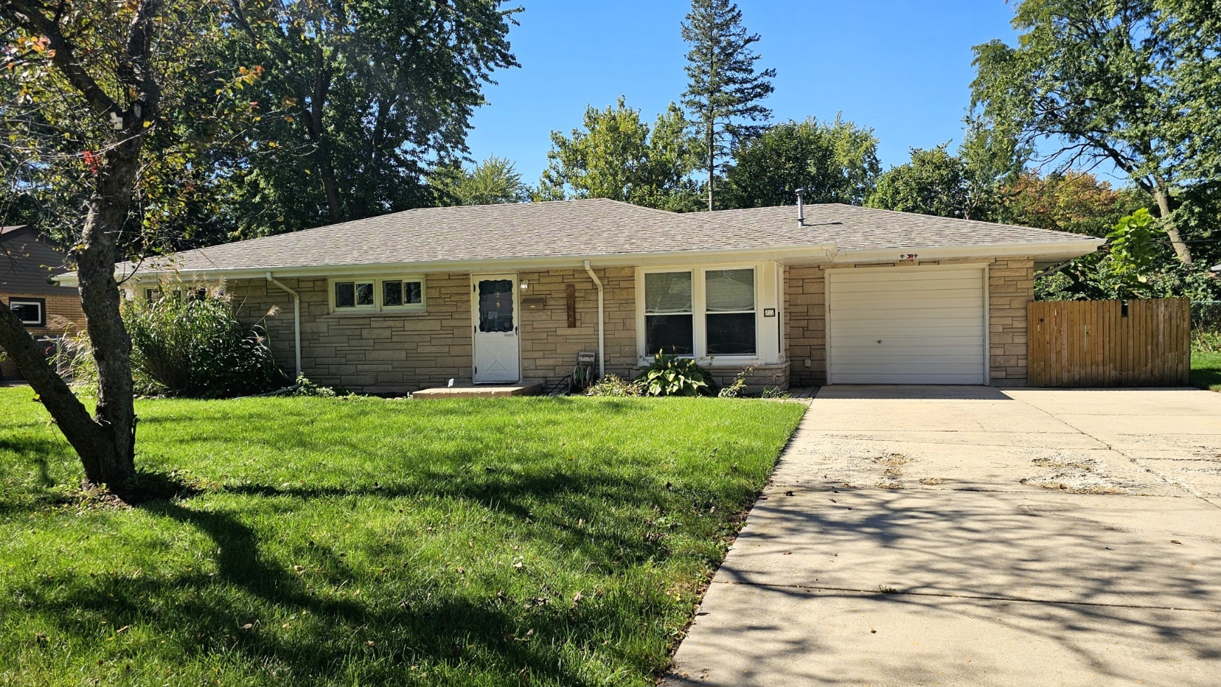 212 Hill Avenue Property Photo 1