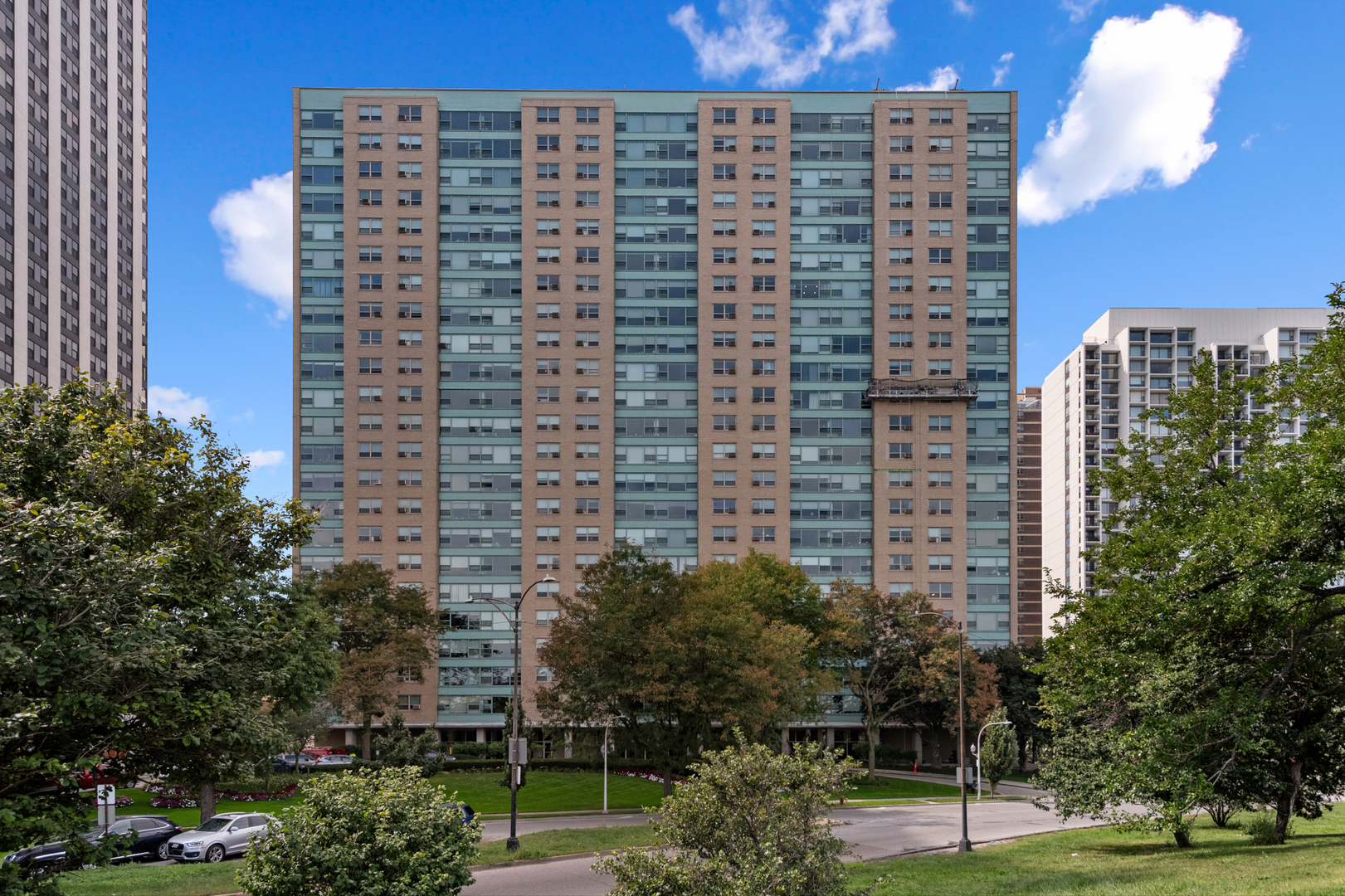 3180 N Lake Shore Drive 17f Property Photo 1