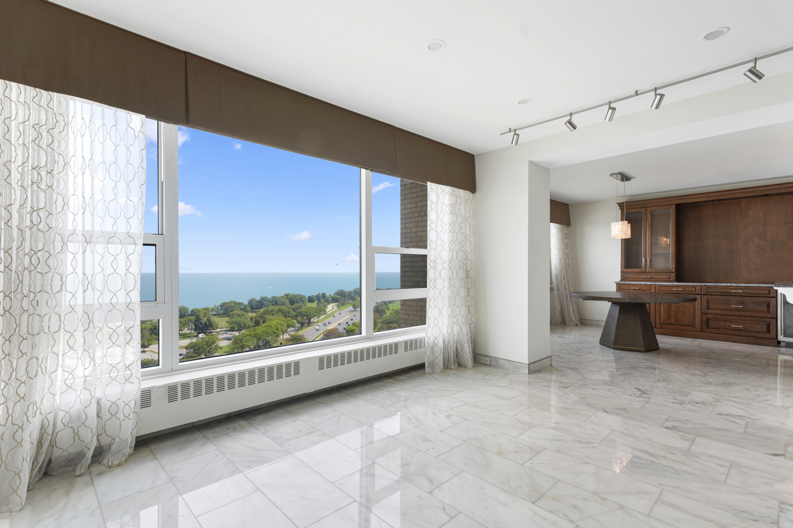 3180 N Lake Shore Drive 17f Property Photo 10