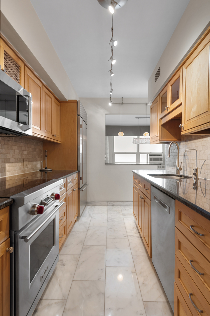 3180 N Lake Shore Drive 17f Property Photo 14