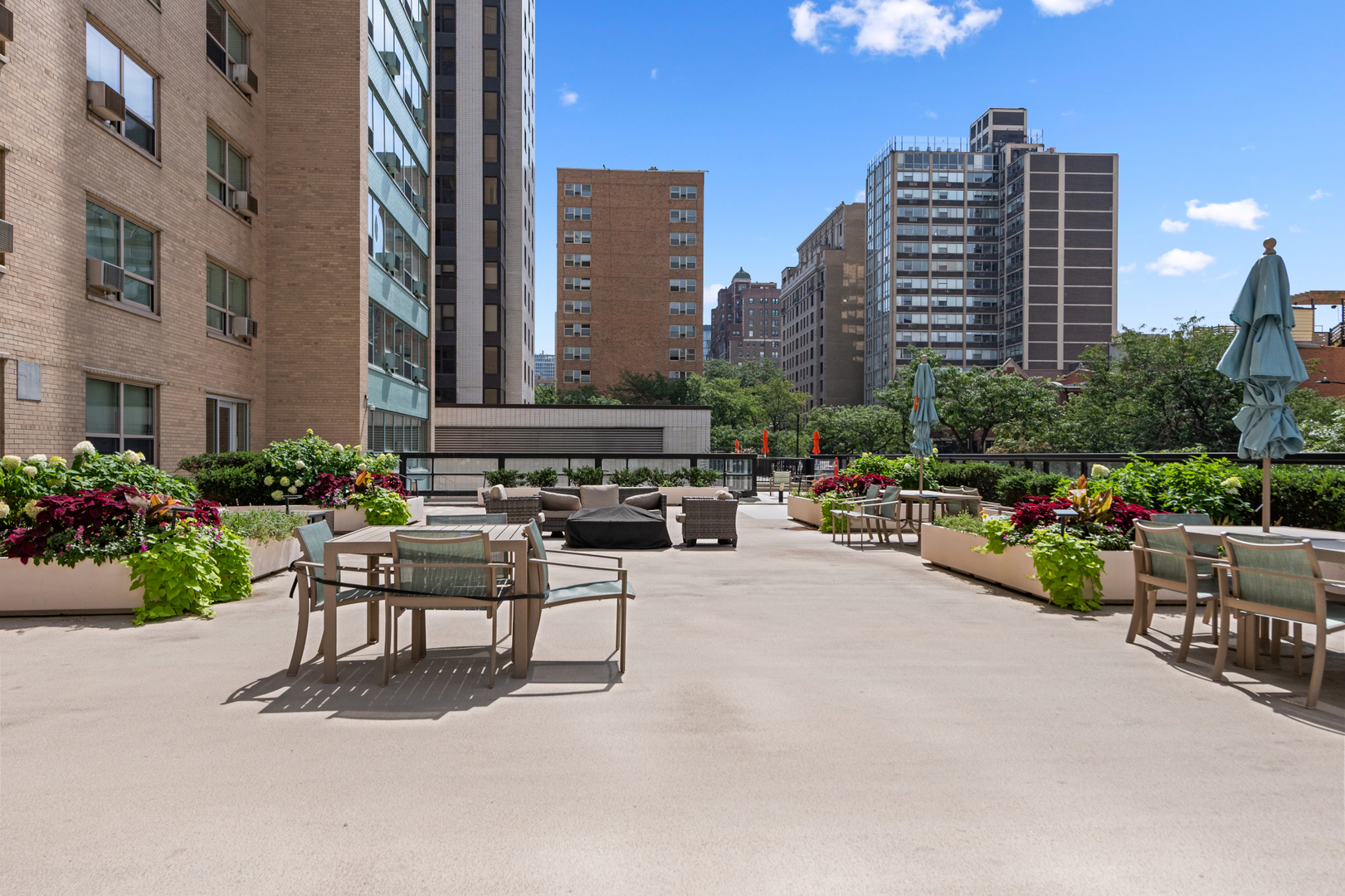 3180 N Lake Shore Drive 17f Property Photo 25