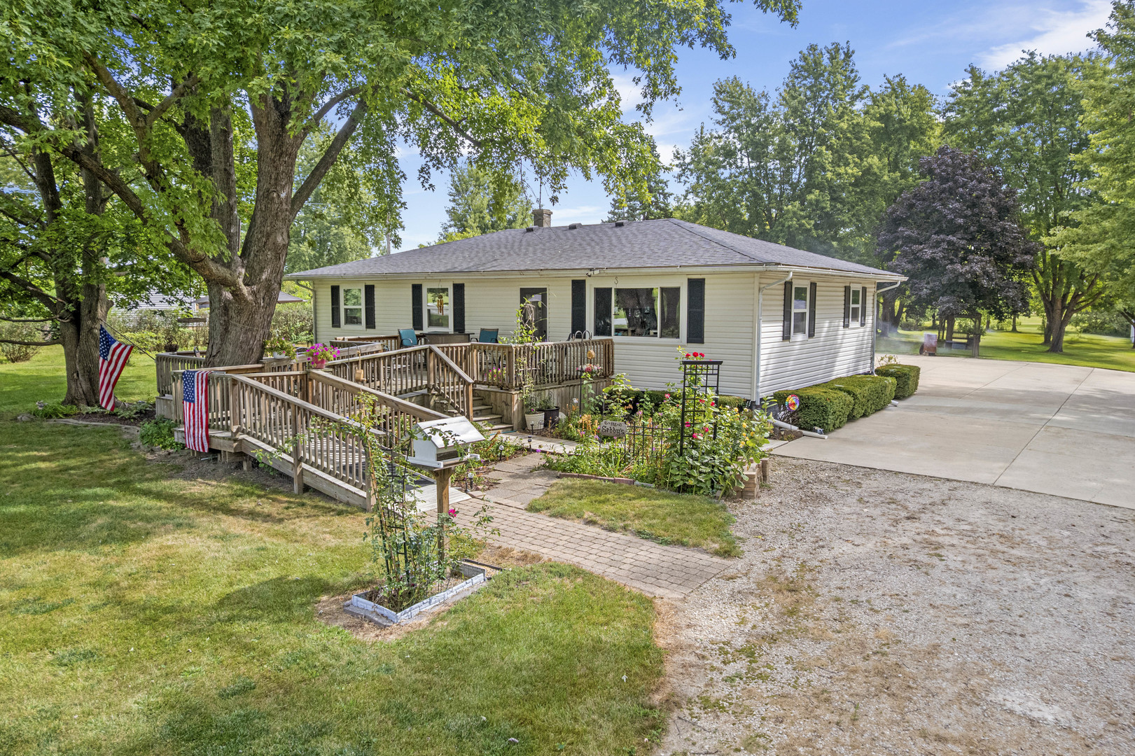 2826 E 2651st Road